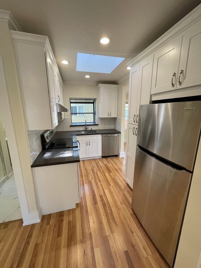 Foto del edificio - Remodeled 1 Bed 1 Bath home with beautiful...