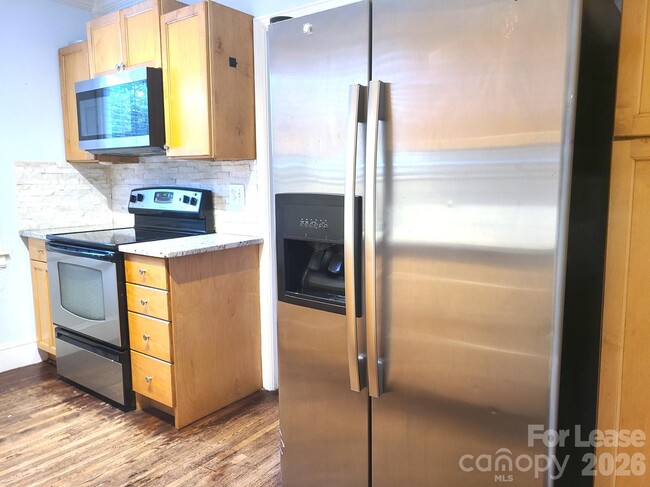 Foto del edificio - 4229 Hiddenbrook Dr