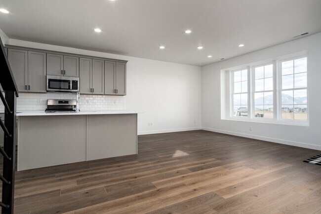Facing Living Room - 11628 S Watercourse Rd