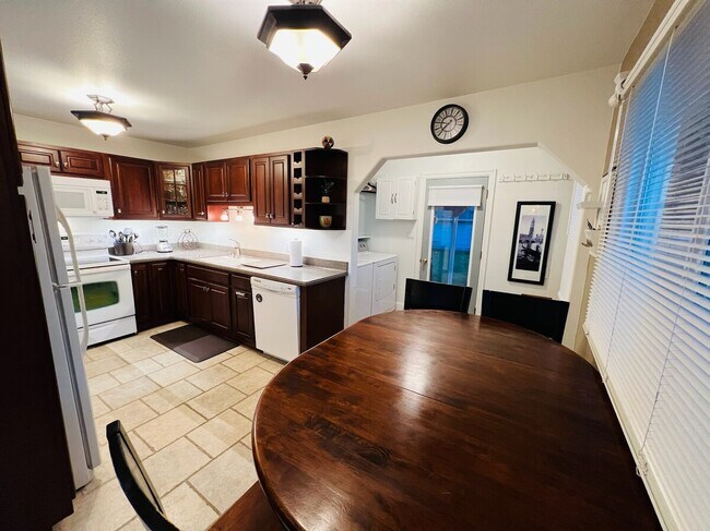 Foto del edificio - 2 Bed, 1 Bath Newly Renovated Rental