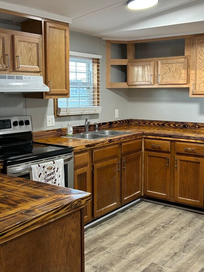 Foto del edificio - Must See! 3 BR, 2 BA in Pikeville school d...