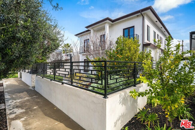 Foto del edificio - 4440 Katherine Ave