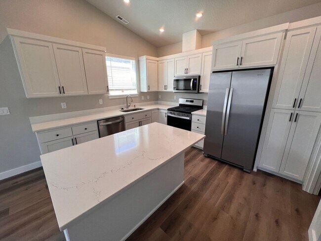 Foto del edificio - Brand new 3 bedroom home In South Springfi...