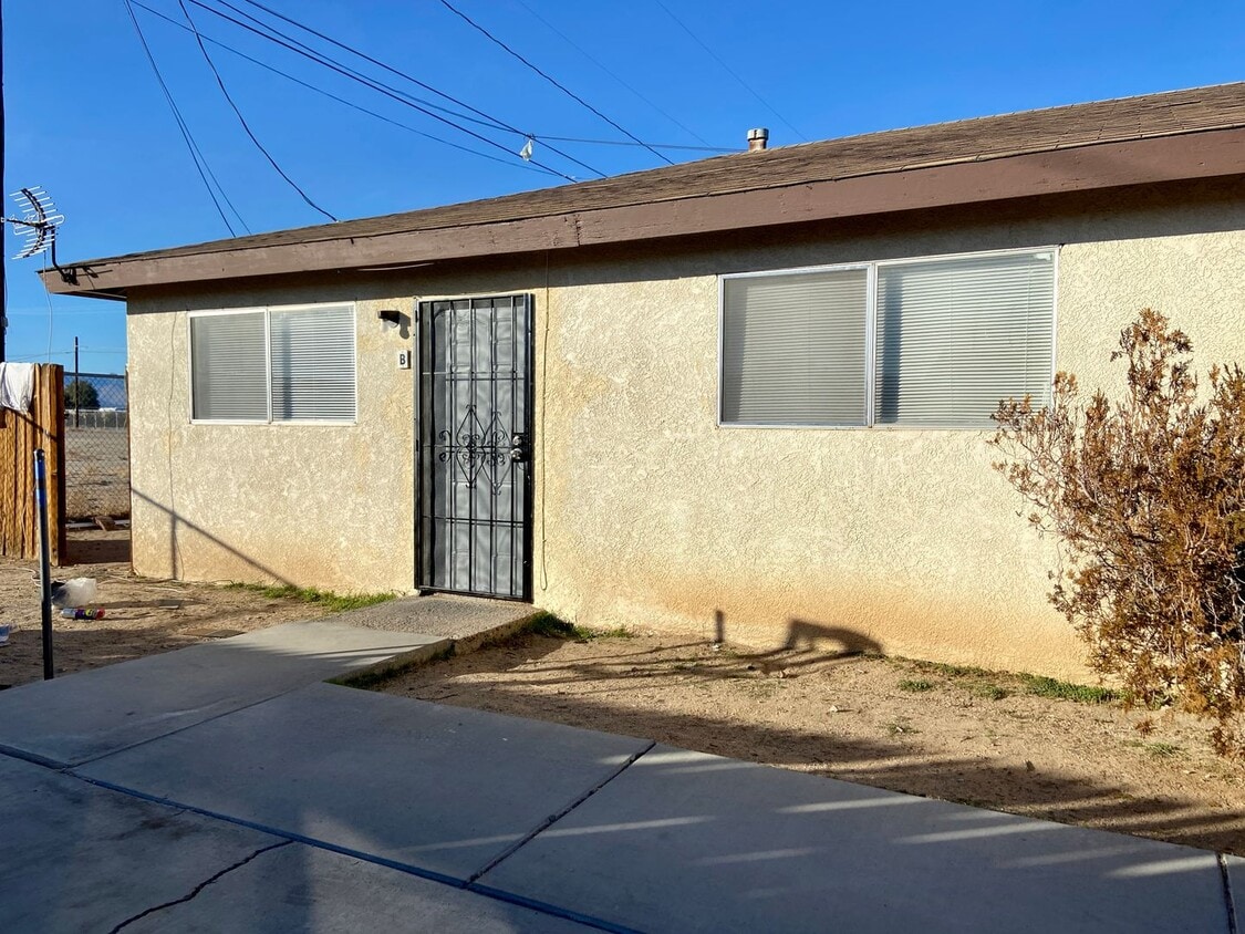 121 S Norma St Unit 121 B, Ridgecrest, CA 93555 Room for Rent in