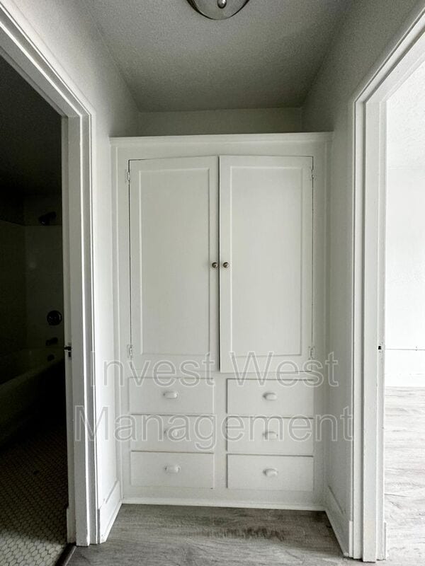 Building Photo - 615 NE 6th Ave