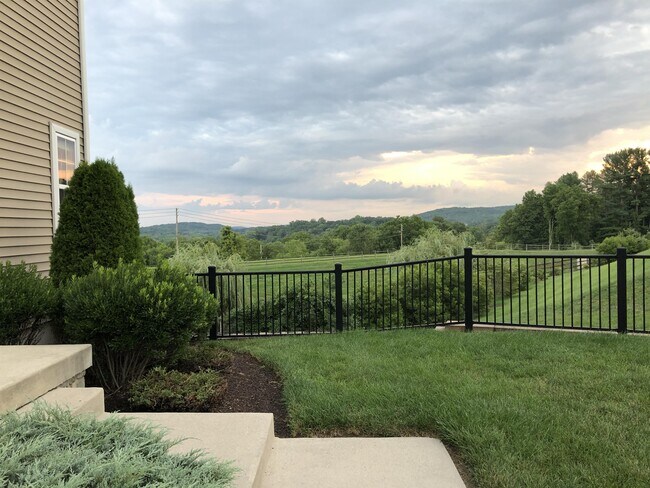 Foto del edificio - 6019 Valley Forge Dr