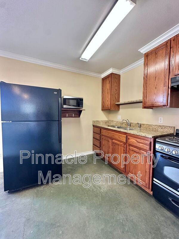 Building Photo - 350 W Ave L