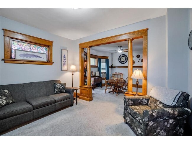Building Photo - Huge 5 Bedroom - SFH- Walk to Macalester!