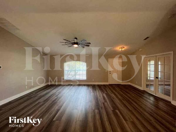 Foto del edificio - 2670 Denicke St