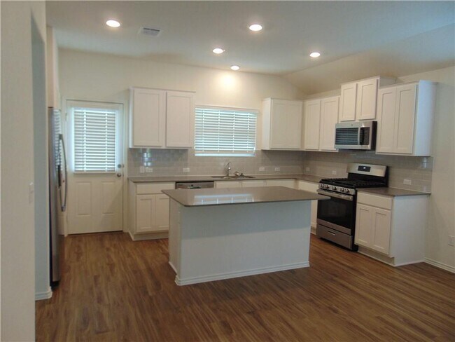 Foto del edificio - 170 Crystal River Rd
