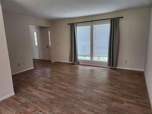 Building Photo - 10607 Horseshoe Bend Dr