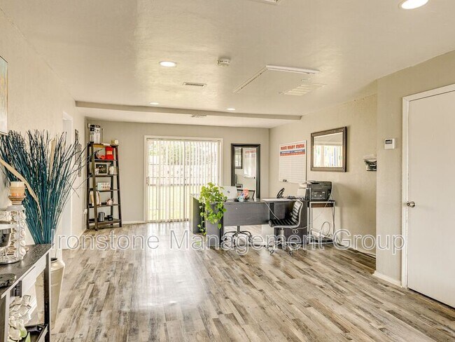 Building Photo - 1402 SW 59th St