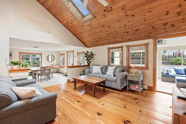 Building Photo - 13 Black Boar Dr