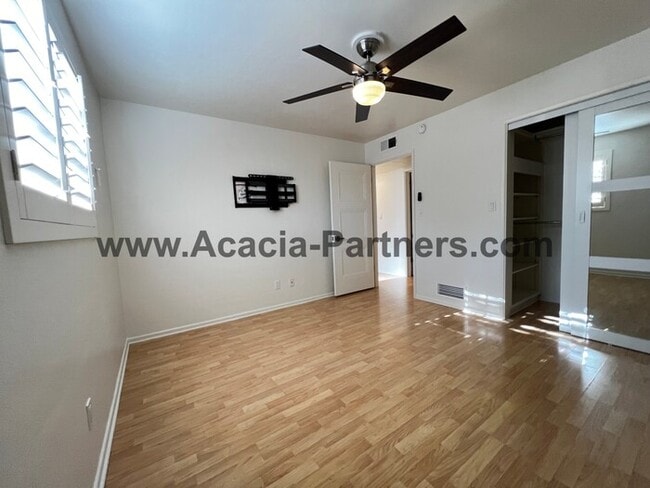 Building Photo - Nicely updated Four Bedroom on University ...