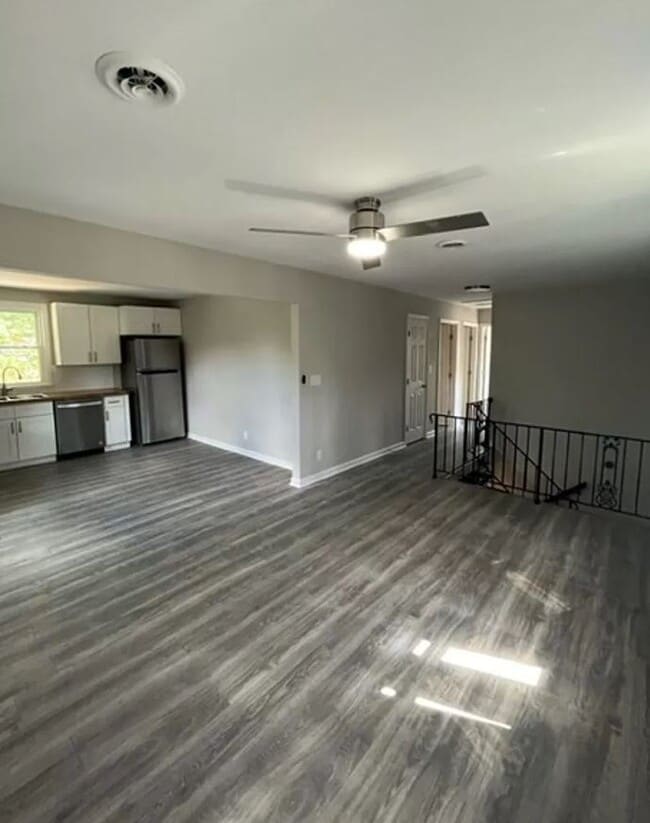 Building Photo - 3200 Panorama Drive