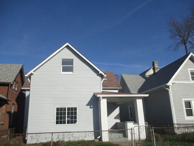 Building Photo - 28 Iowa St