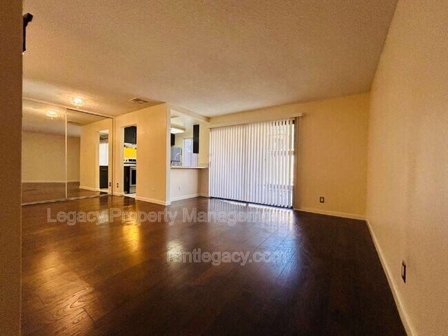 Foto del edificio - 2410 Starlight Ln
