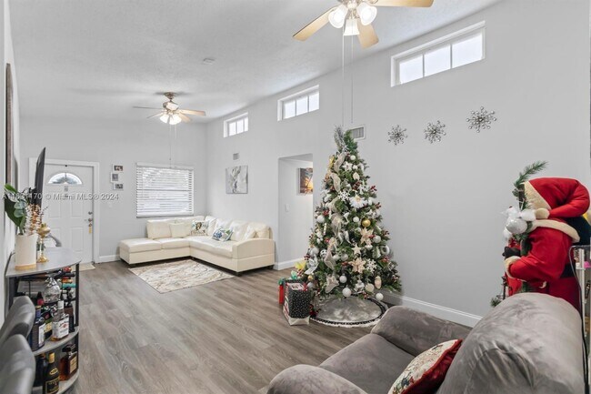 Building Photo - 6840 SW 3rd St