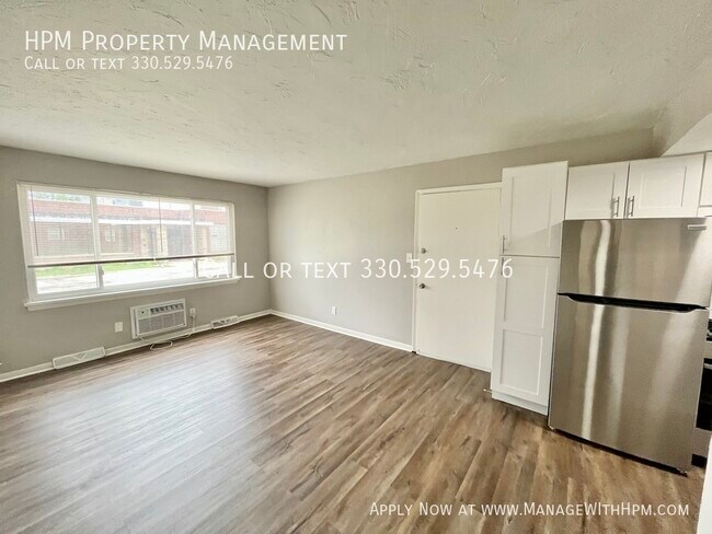 Foto del edificio - 21955 Miles Rd