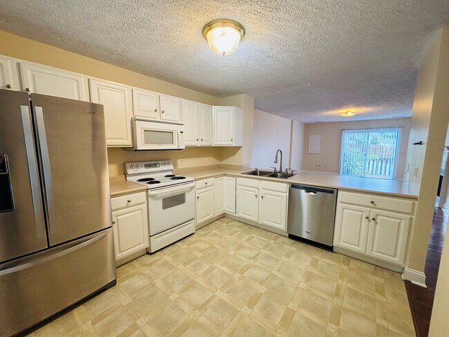 Building Photo - 120 Willow Oak Dr NW