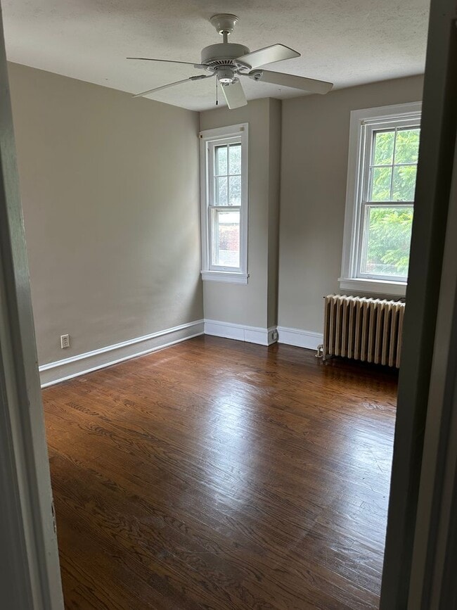 Foto del edificio - Updated 3 bedroom home in the City with re...