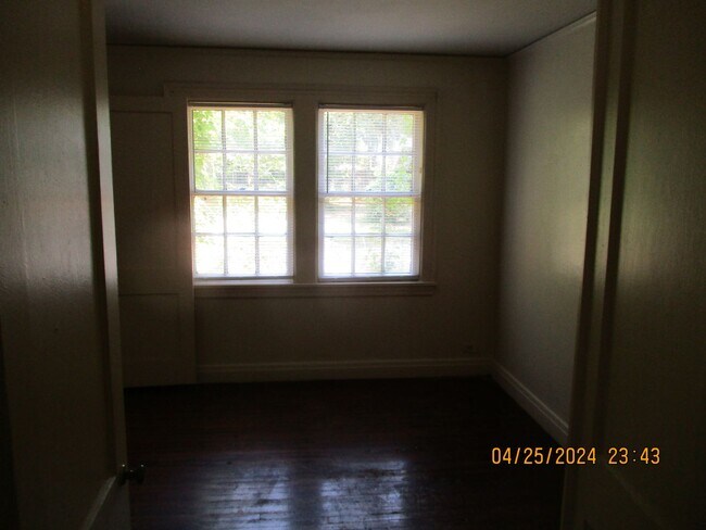 Foto del edificio - 827 W 2nd Ave