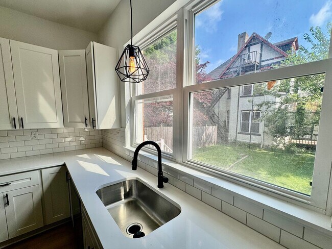 Foto del edificio - Completely Renovated 3 Bed, 2.5 Bath Home ...