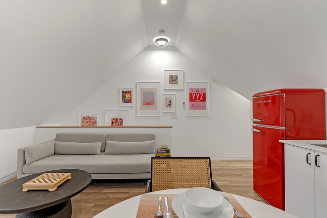 Building Photo - 195 Osler St