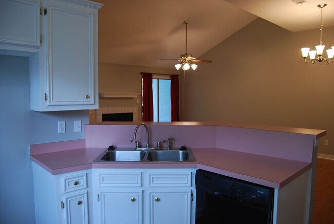 Foto del edificio - 304 Indian Summer Ln
