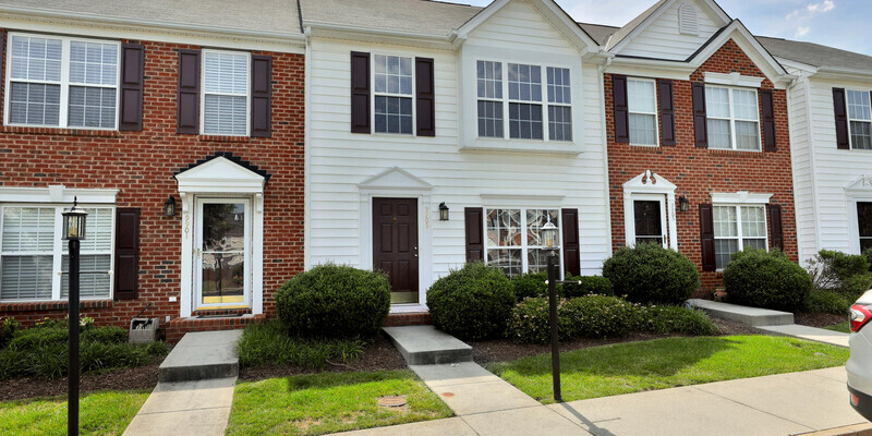 Primary Photo - 9903 Magnolia Pointe Ct Glen Allen, VA 23059