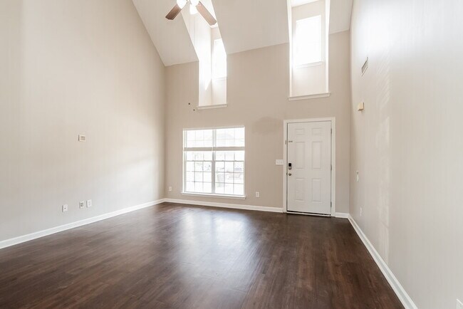 Foto del edificio - 1025 Lakewalk Dr