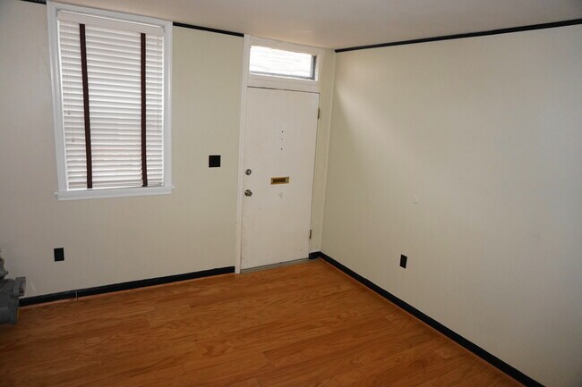 Building Photo - Charming 2 Bedroom Townhome in Upper Fells...