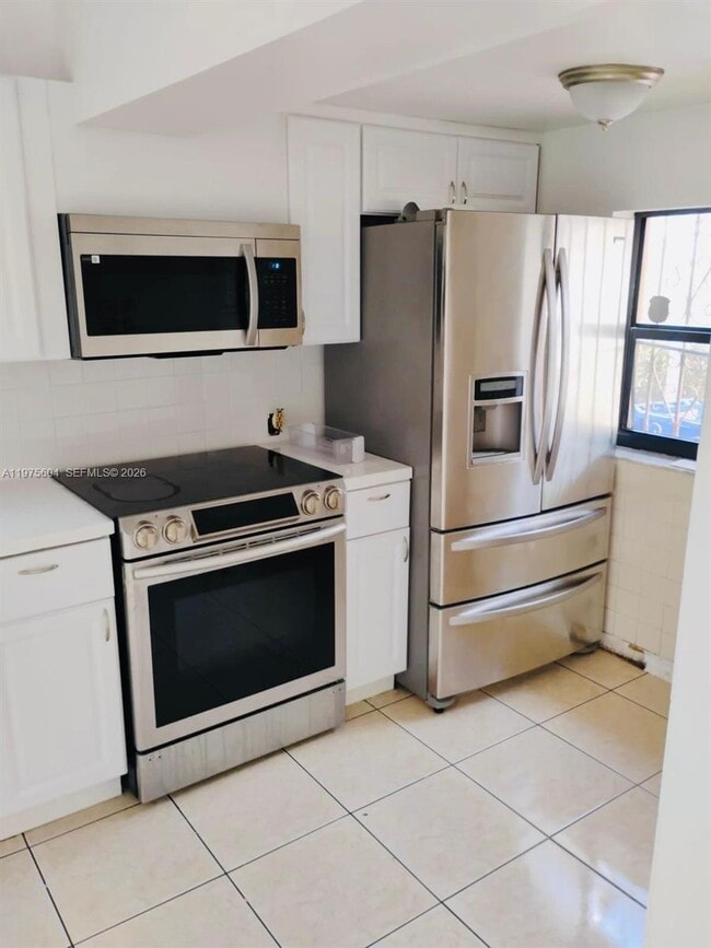 Building Photo - 1590 NE 161st St