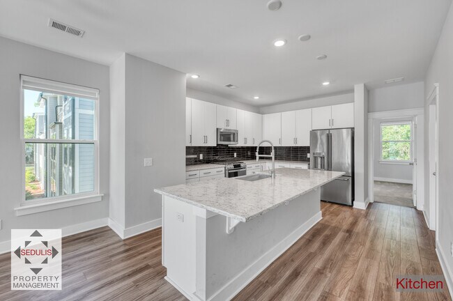 Building Photo - 4555 Mixson Ave