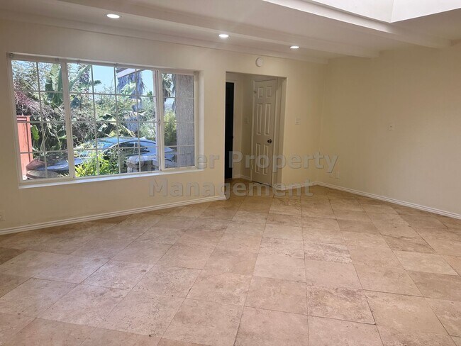 Building Photo - 224 Guajome St