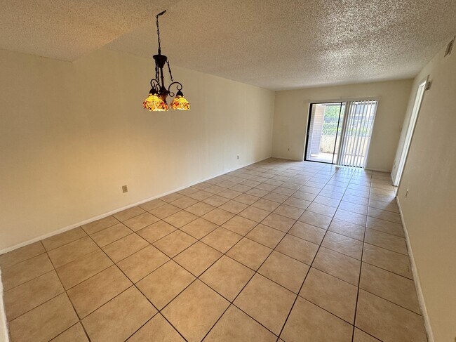 Foto del edificio - 4989 Puritan Cir