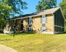 Building Photo - 704 NE Ball Dr
