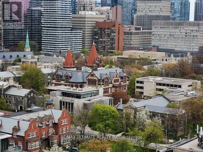 Photo du bâtiment - 200 Bloor St W
