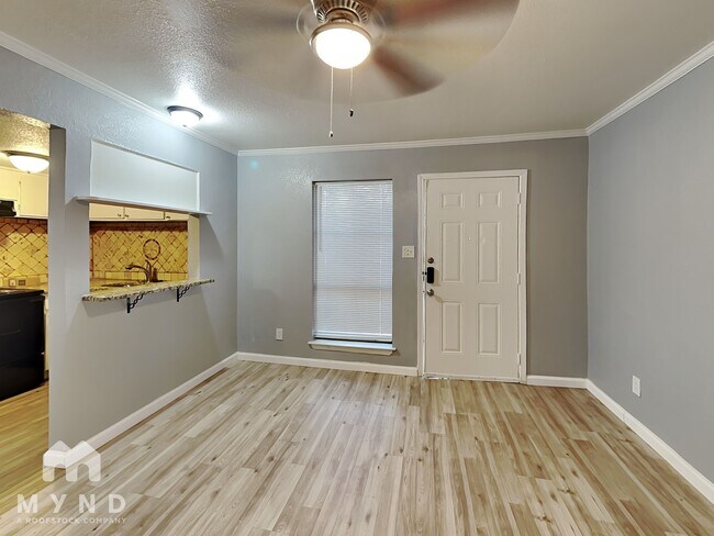 Building Photo - 1400 Cherry Dr