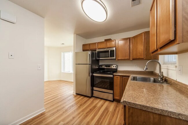 Foto del edificio - Spring 2025 Sublease w/Option to Renew!!