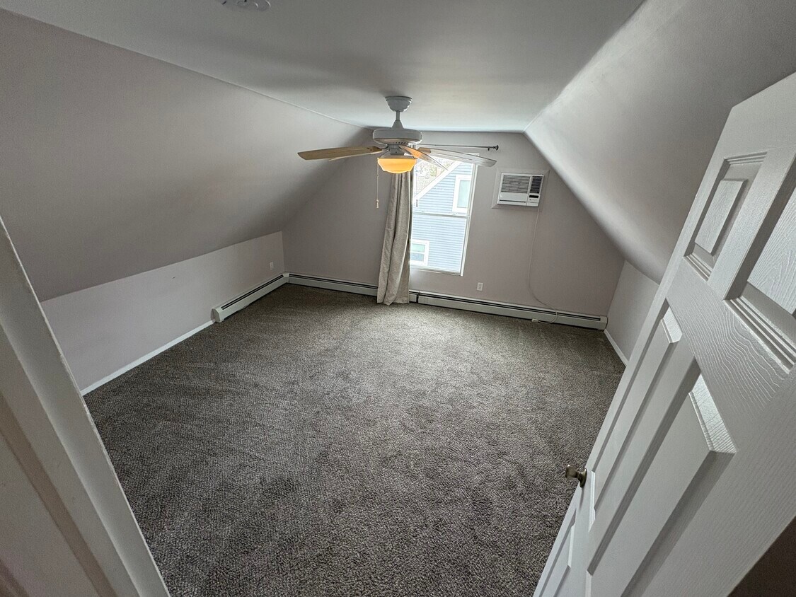 Building Photo - 427 Raft Ave