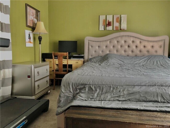 Building Photo - 80 Maple Ave