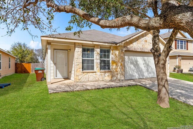 Foto del edificio - Charming Home Awaits: Spacious & Modern Li...