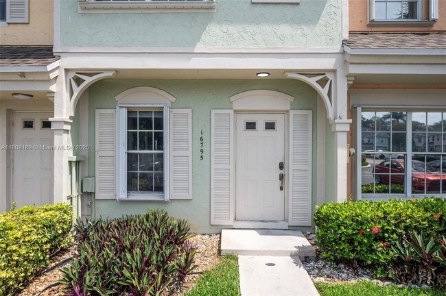 Building Photo - 16795 Hemingway Dr