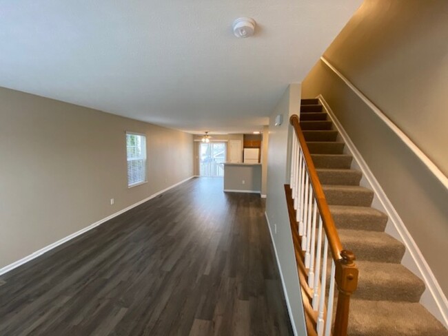Foto del edificio - 1030 Hartford Village Blvd
