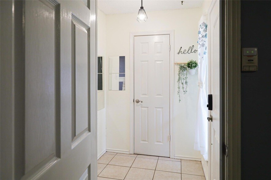 Foto principal - 8705 Clearbrook Trail