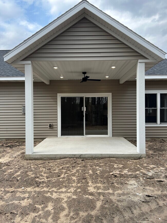 Foto del edificio - 1112 Reserve St N