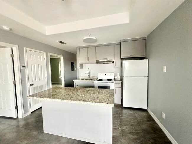 Building Photo - 2705 Mauricio St