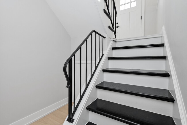 Building Photo - 16822 91st Ave