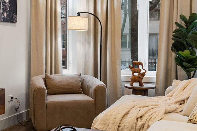 Foto del edificio - 1543 N Claremont Ave